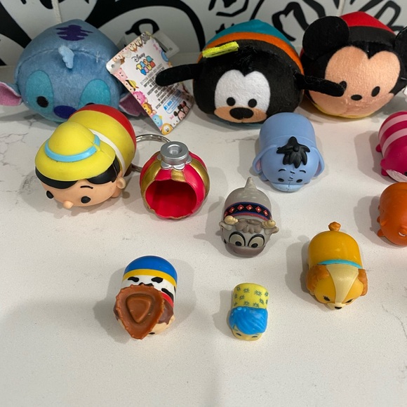 Disney Tsum Tsum Lot of 15 Plush Vinyls Keychain Adorable - Picture 3 of 5